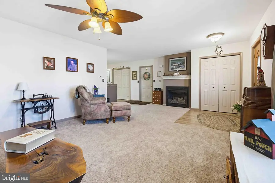 517 Foggy Bottom Rd, Ephrata, PA 17522 - #2