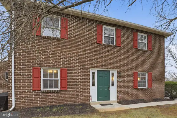 1332 Blue Jay Dr, LANCASTER, PA 17601