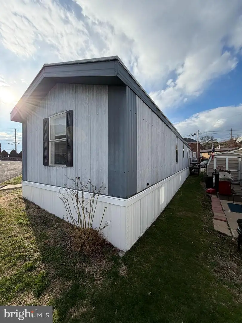 3 Hilltop Ave, Akron, PA 17501 - #1