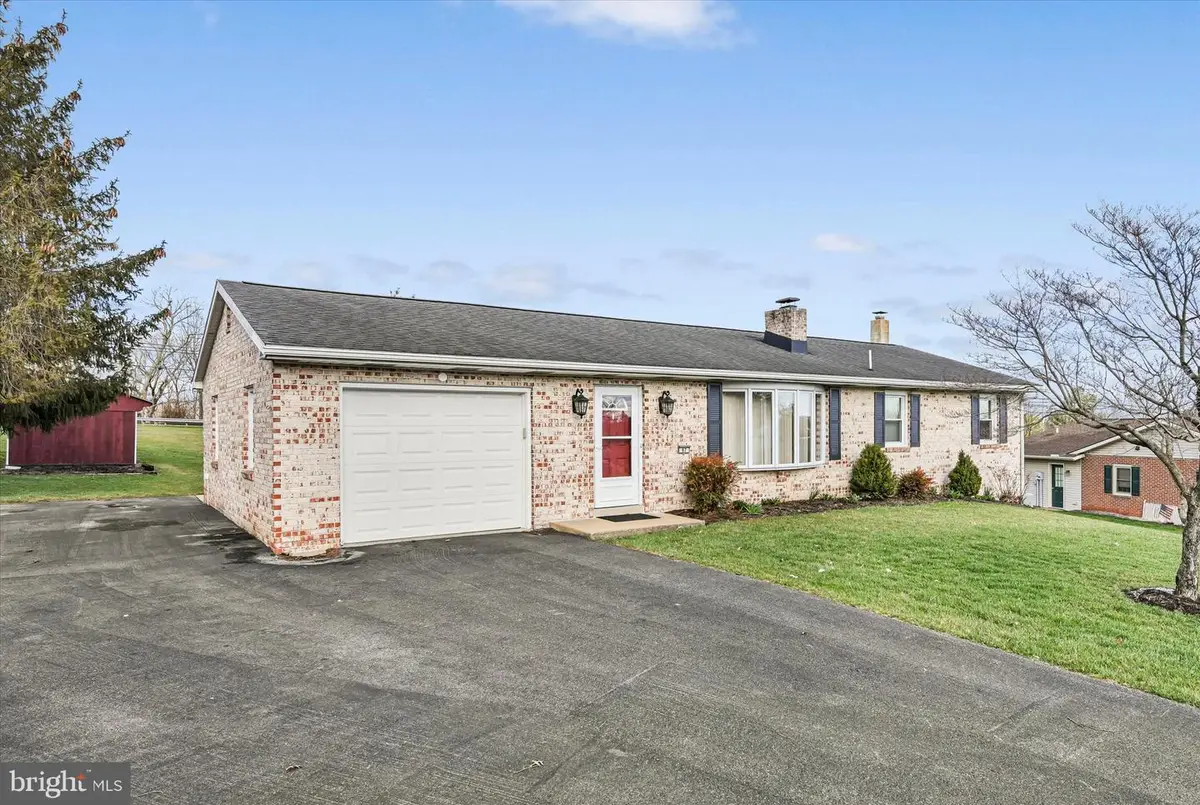 97 Hillside Dr, Ephrata, PA 17522 - #1