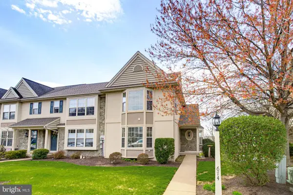 674 Royal View Dr, LANCASTER, PA 17601