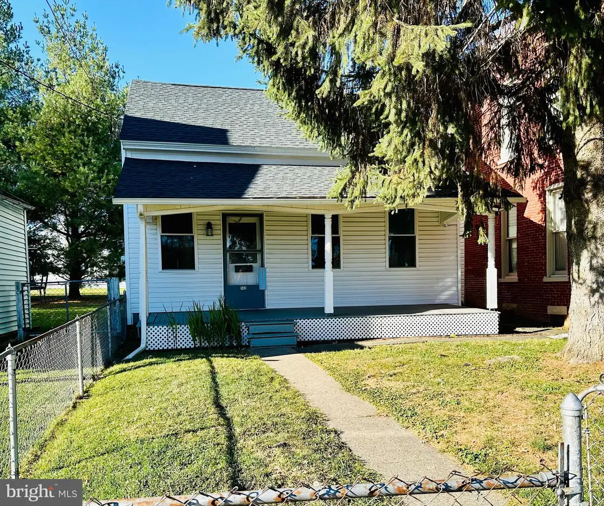 142 W Stiegel St, Manheim, PA 17545 - #1
