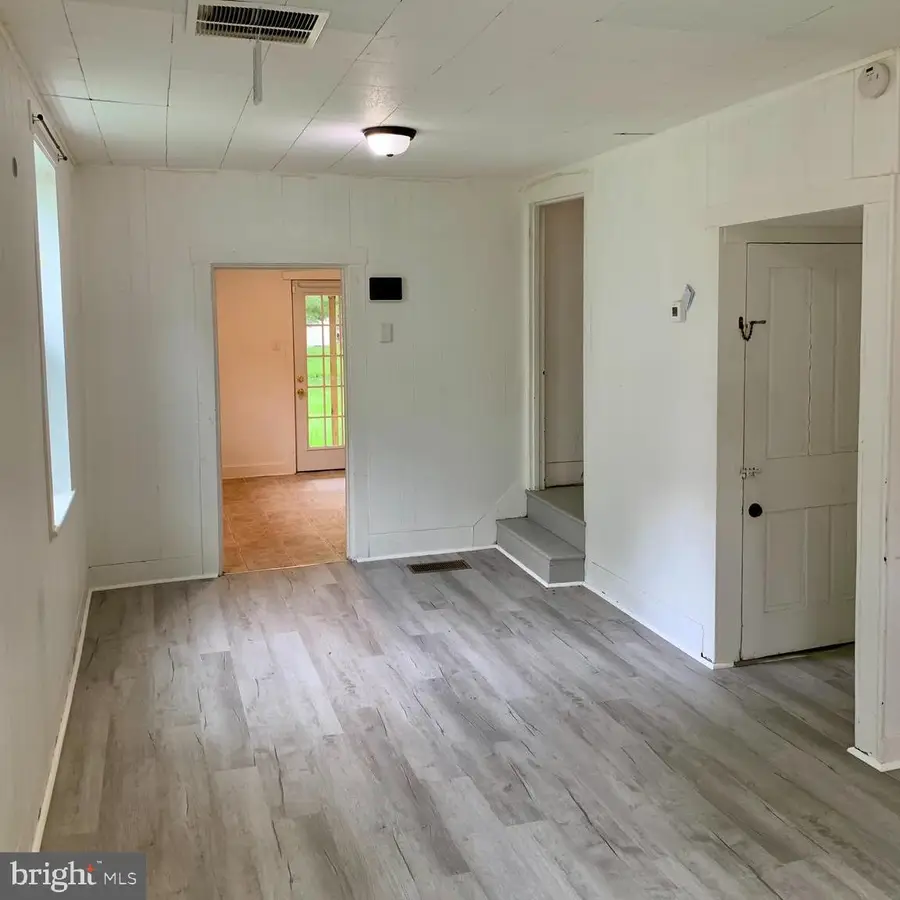 142 W Stiegel St, Manheim, PA 17545 - #3