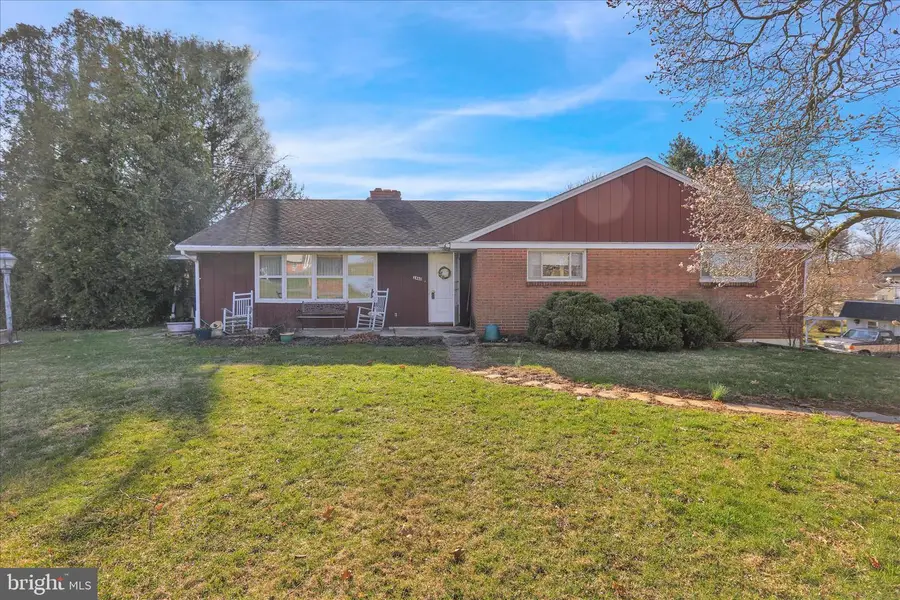 2460 Honeysuckle Ln, Lancaster, PA 17603 - #2