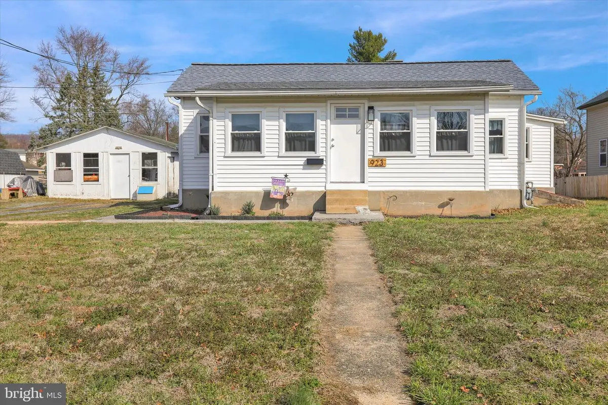 923 Mifflin St, Columbia, PA 17512 - #1