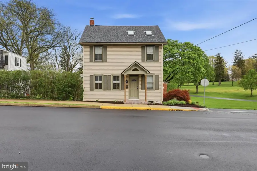 135 S Cedar St, Lititz, PA 17543 - #2