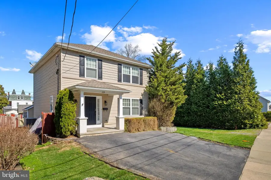 239 Railroad Ave, Ephrata, PA 17522 - #2
