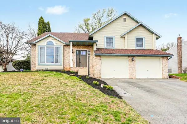 202 Roosevelt Cir, EPHRATA, PA 17522