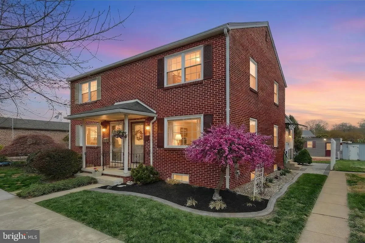 37 S 8th St, Columbia, PA 17512 - #1