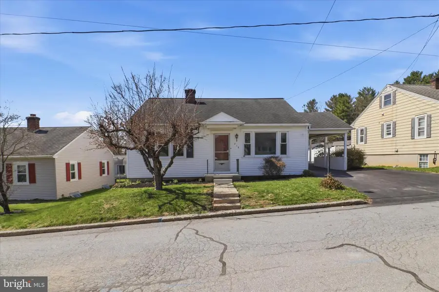 216 N Pitt St, Manheim, PA 17545 - #2