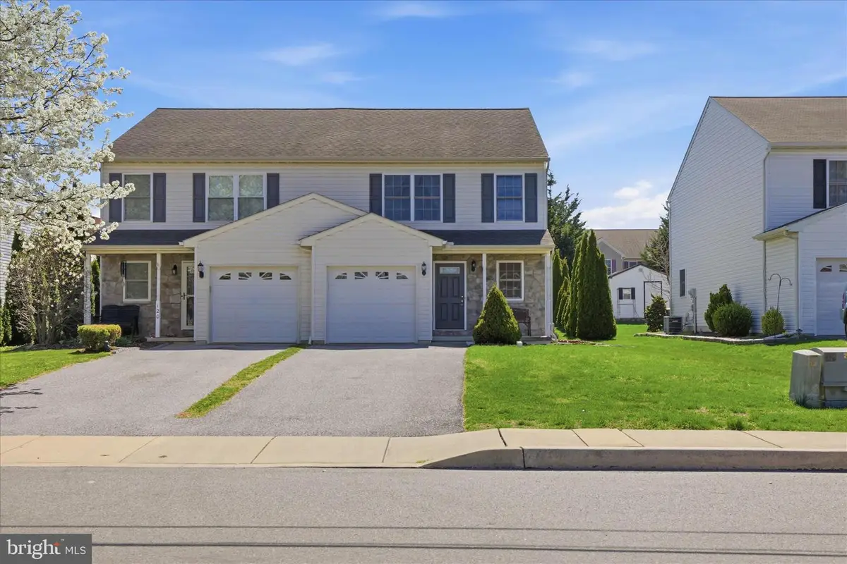 118 E Broad St, New Holland, PA 17557 - #1