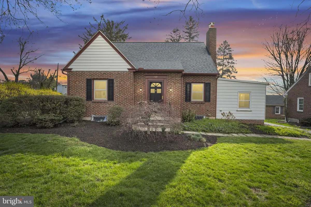 739 Pearl Ave, Manheim, PA 17545 - #1