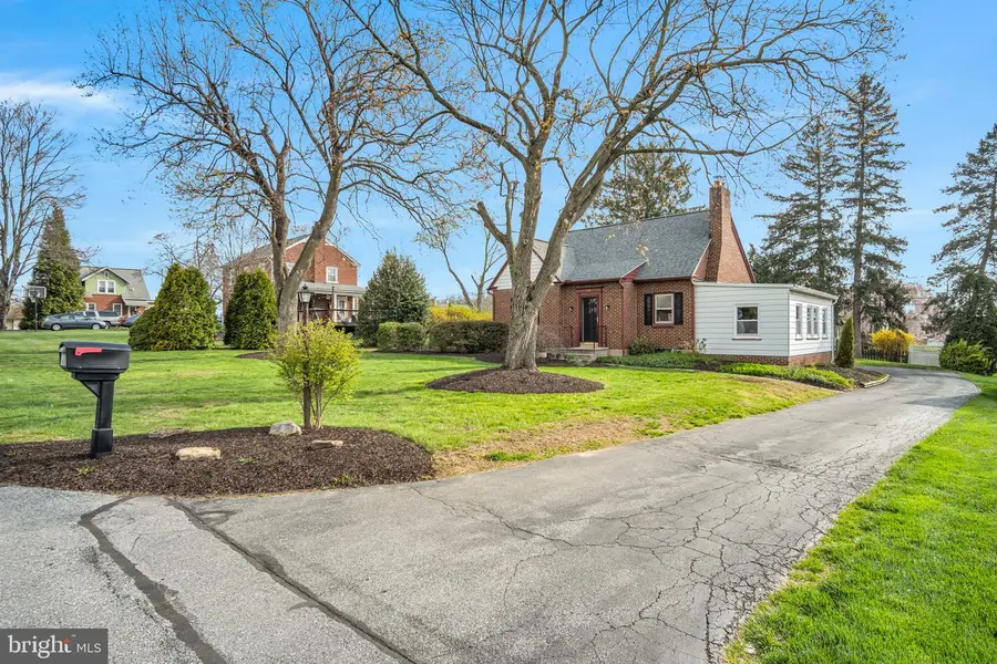 739 Pearl Ave, Manheim, PA 17545 - #2