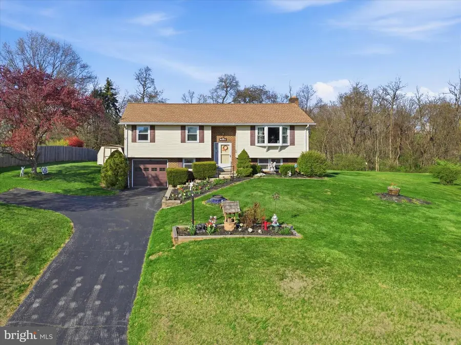 325 N Colebrook Rd, Manheim, PA 17545 - #2