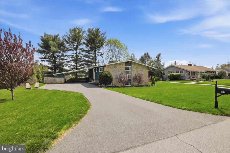 254 Bluff View Dr, Lancaster, PA 17601 - #2