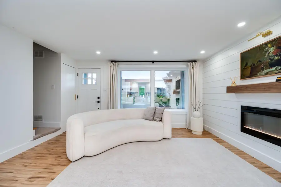 520 Elm St, Denver, PA 17517 - #2