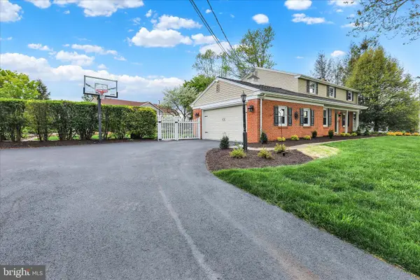 560 Valley View Dr, NEW HOLLAND, PA 17557