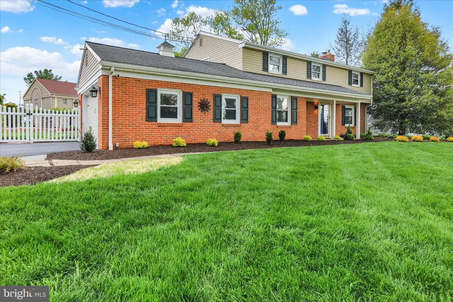 560 Valley View Dr, New Holland, PA 17557 - #3