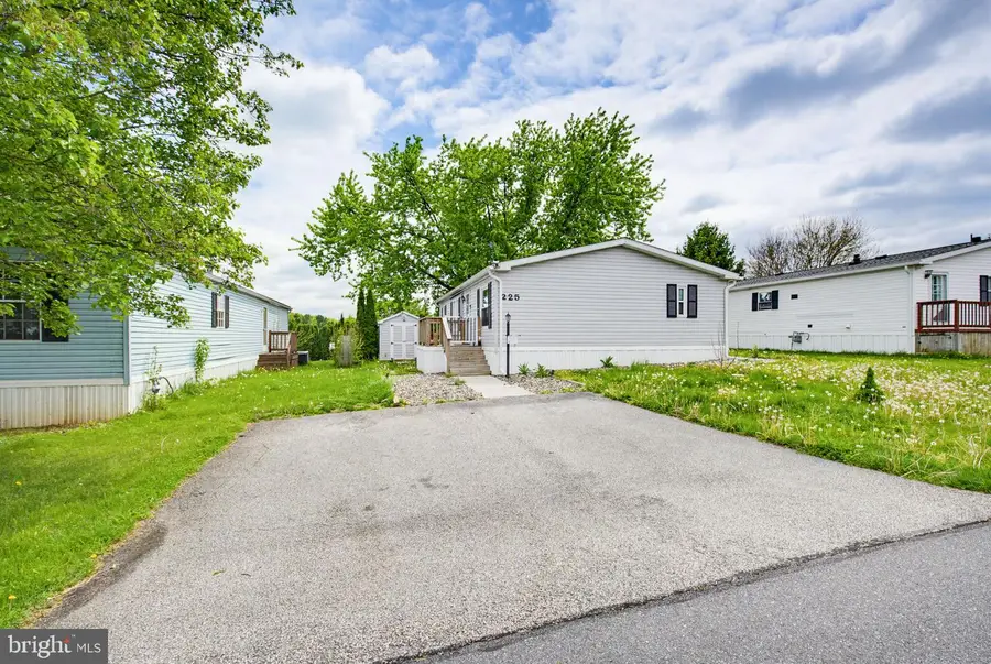 225 Longwood Ct W, Lancaster, PA 17603 - #2