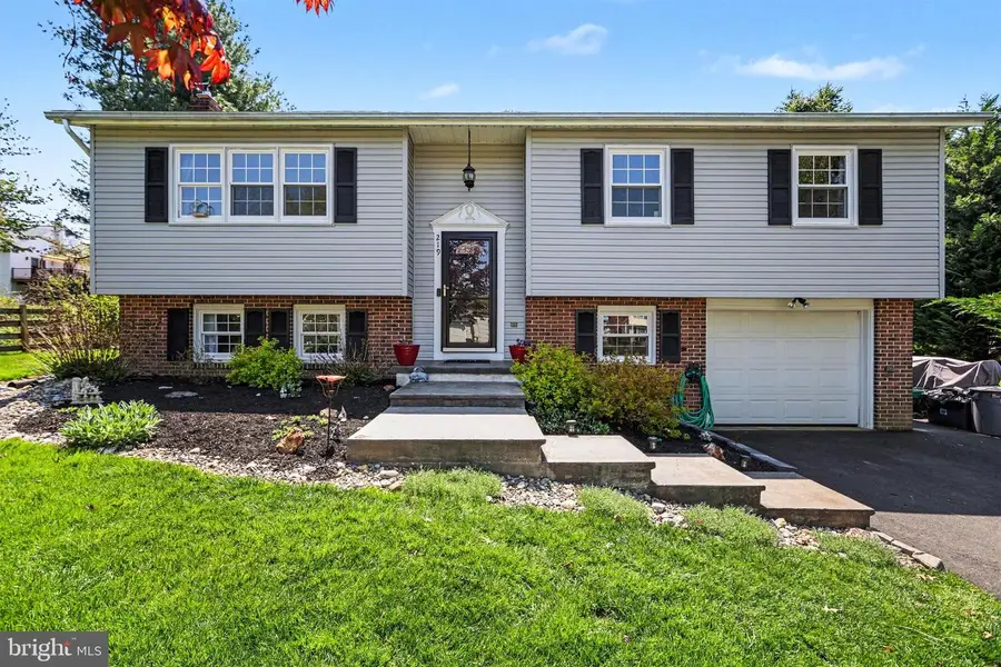 219 Maple Ave, Quarryville, PA 17566 - #2