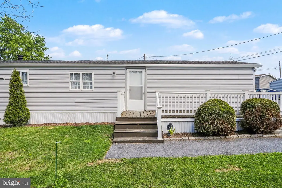 326 Don Dr, New Holland, PA 17557 - #1
