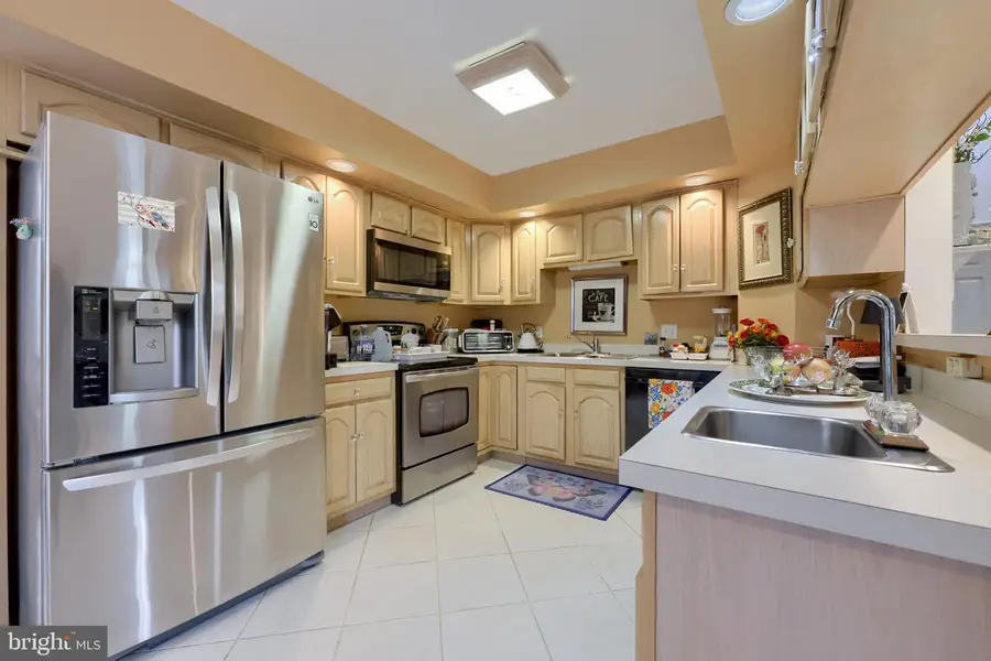 128 Greenview Dr, Lancaster, PA 17601 - #3