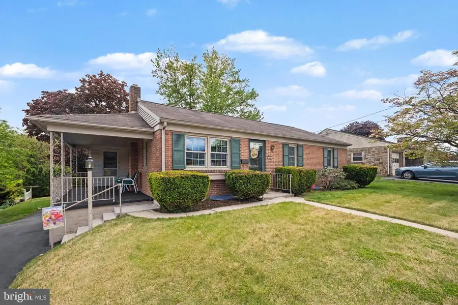 422 Westview Dr, Akron, PA 17501 - #2
