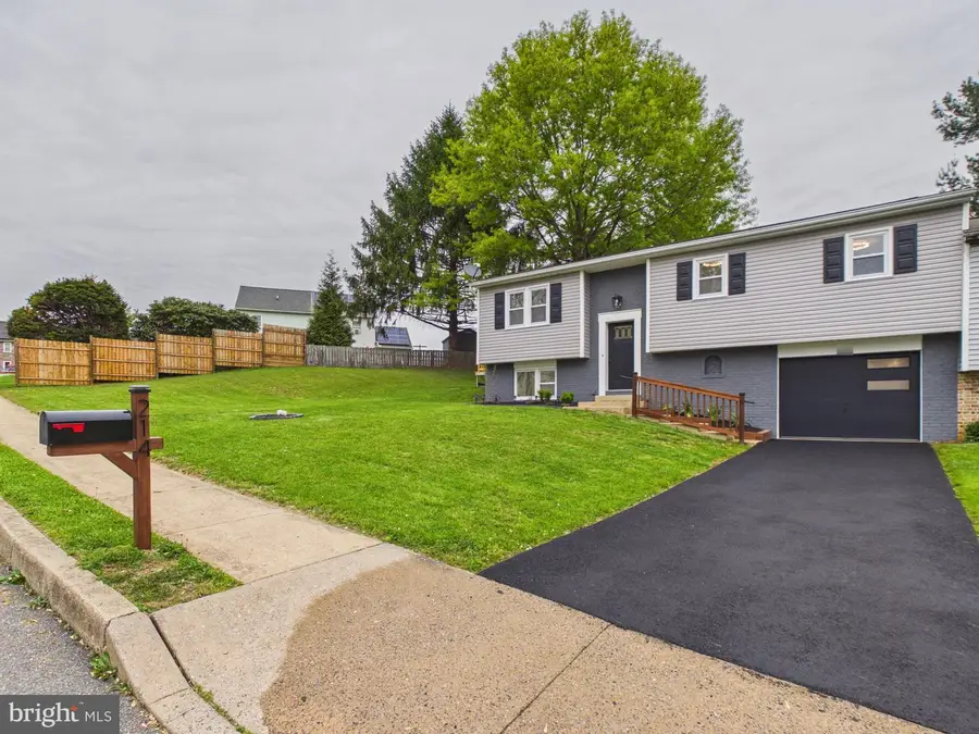 214 Brewster Dr, Lancaster, PA 17603 - #2