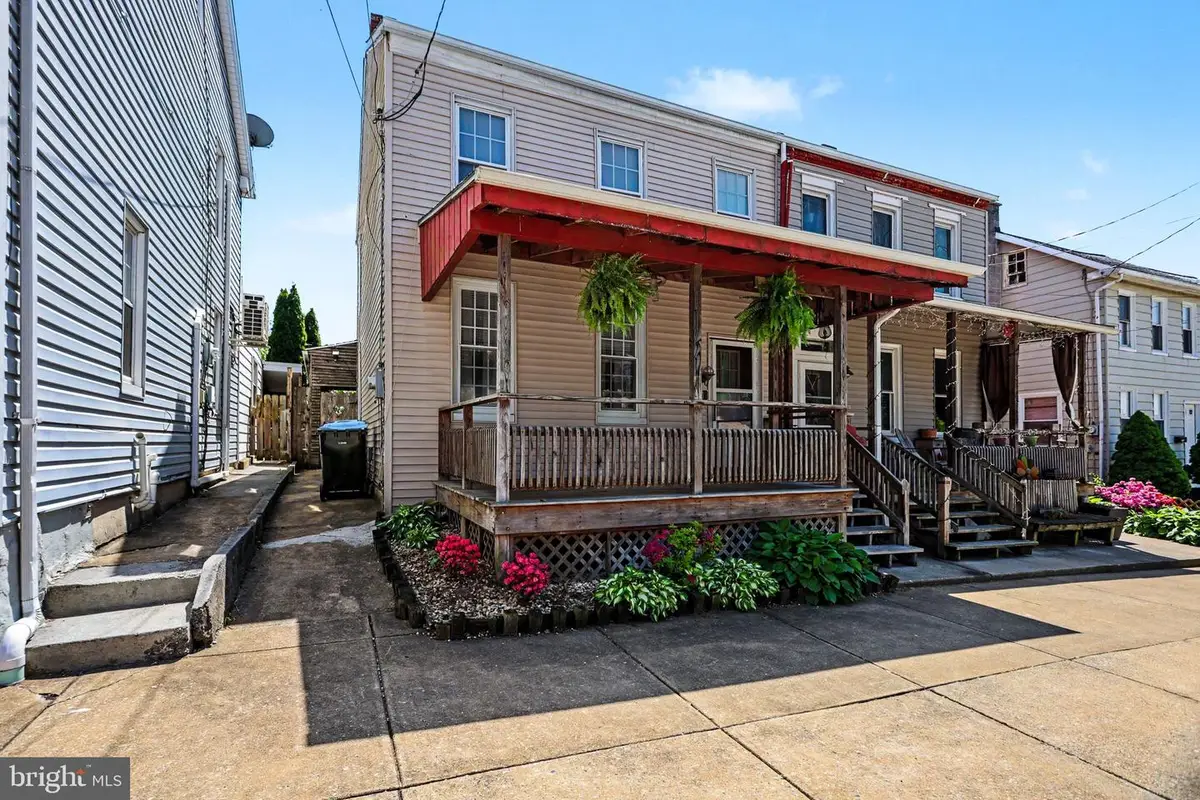 450 Manor St, Columbia, PA 17512 - #1