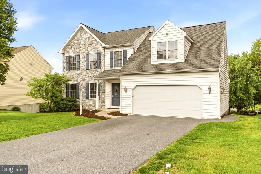 608 Redwood Dr, Lancaster, PA 17602 - #2