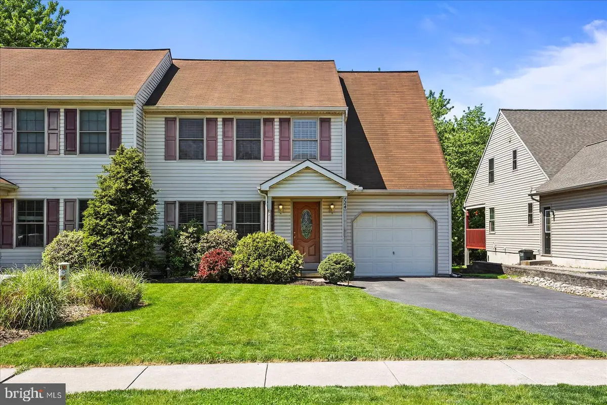 724 Fieldstone Ln, Elizabethtown, PA 17022 - #1