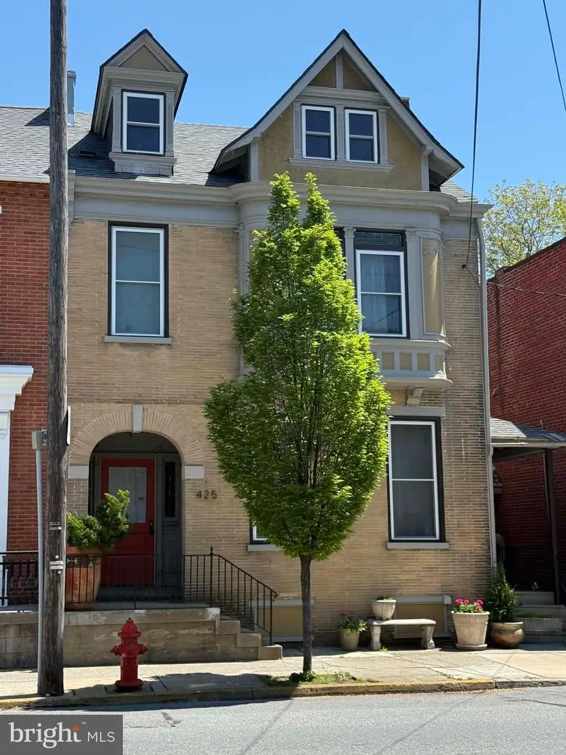 425 N Queen St, Lancaster, PA 17603 - #1
