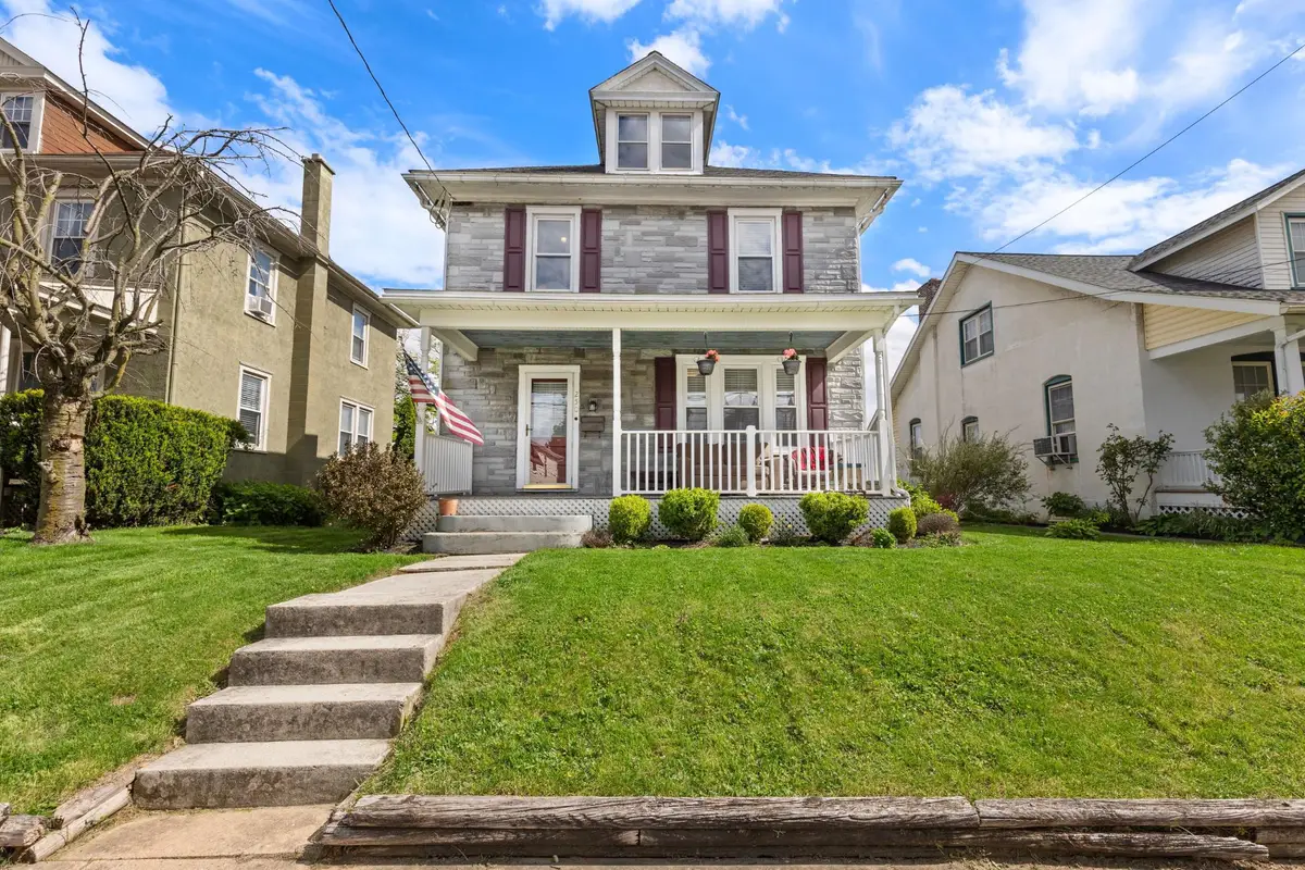 250 E Jackson St, New Holland, PA 17557 - #1