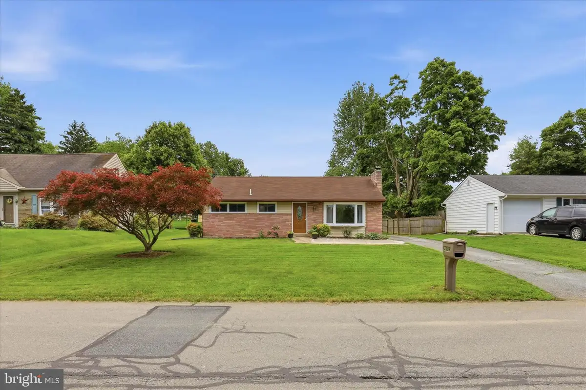 2608 Chestnut View Dr, Lancaster, PA 17603 - #1