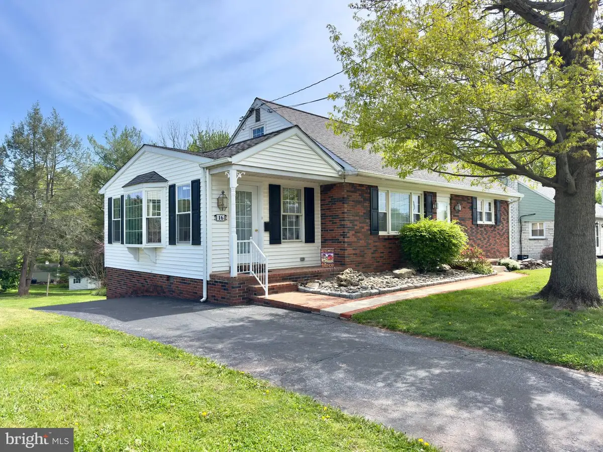 16 Frederick Ave, Denver, PA 17517 - #1