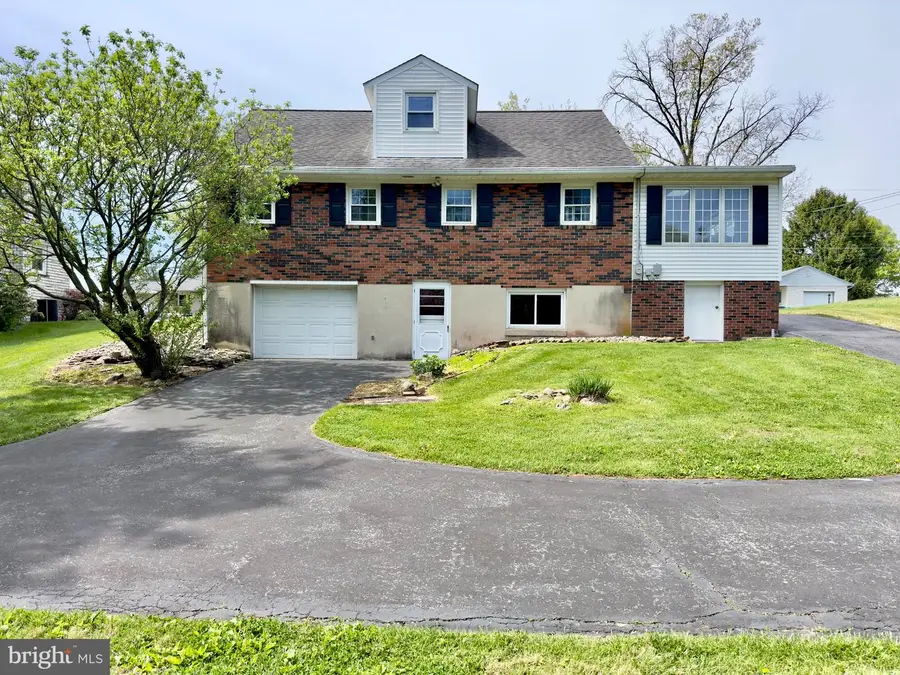 16 Frederick Ave, Denver, PA 17517 - #3