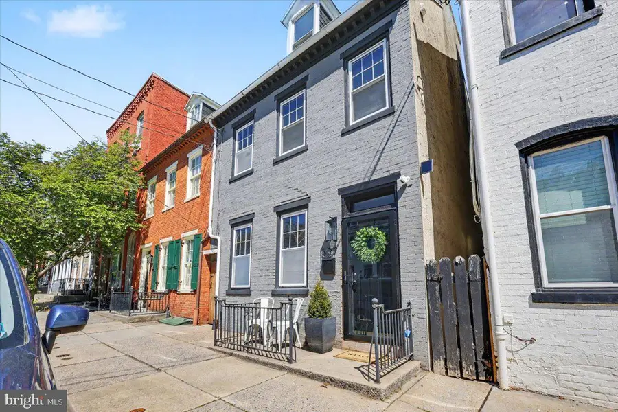 327 E Chestnut St, Lancaster, PA 17602 - #2