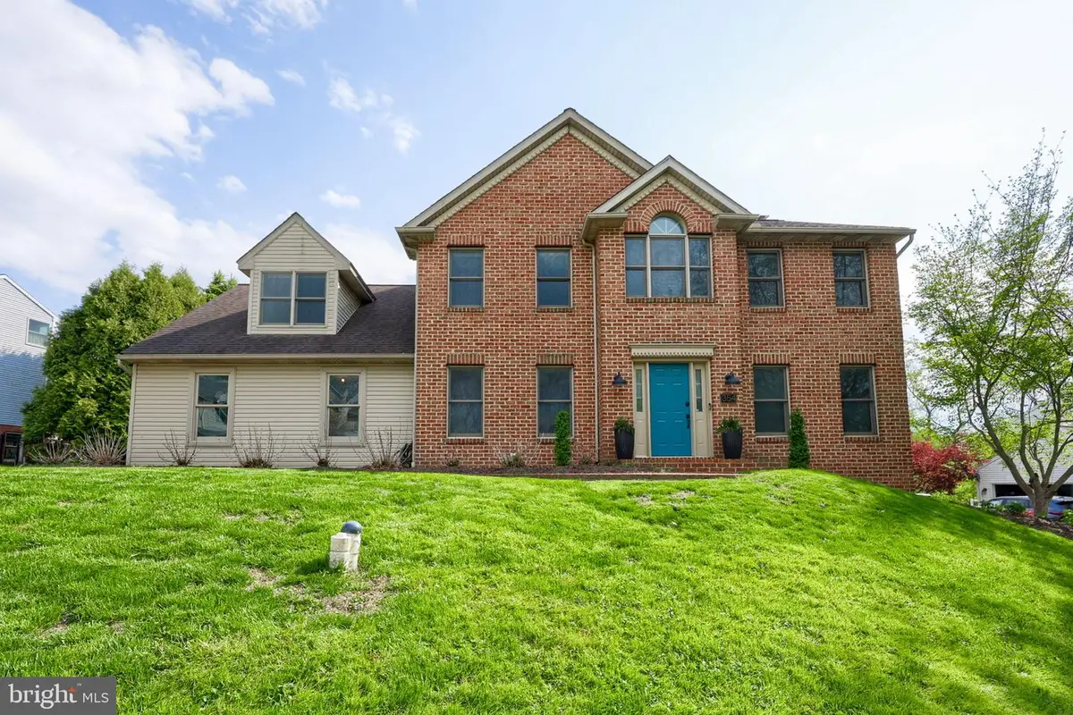 354 W Charlotte St, Millersville, PA 17551 - #1