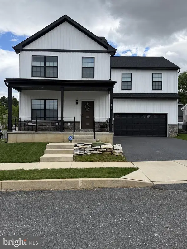 100 Meadows Bnd, LITITZ, PA 17543