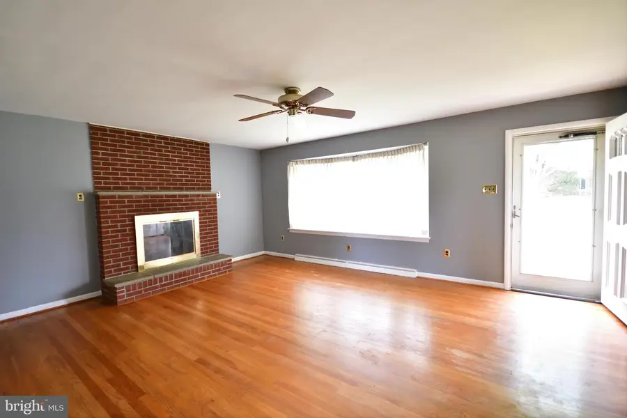 556 Oak Ridge Dr, Millersville, PA 17551 - #2