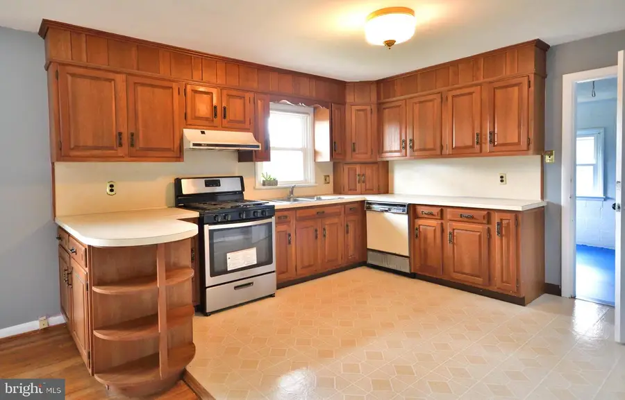 556 Oak Ridge Dr, Millersville, PA 17551 - #3