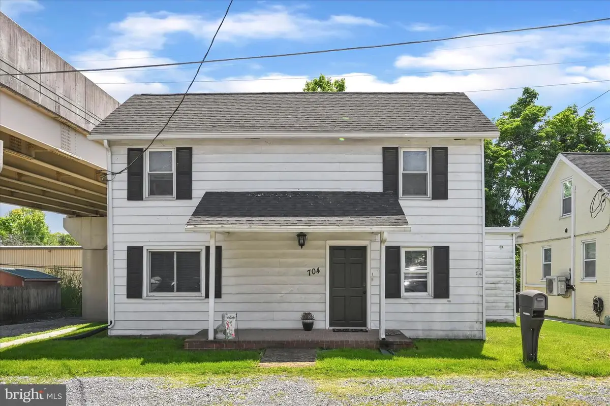 704 Square St, Mount Joy, PA 17552 - #1