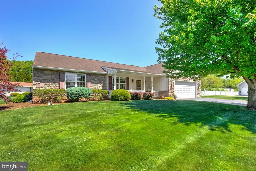 156 Shalom Dr, Denver, PA 17517 - #2