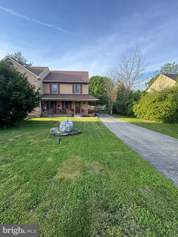 2306 Lawnwood Ct, EAST PETERSBURG, PA 17520