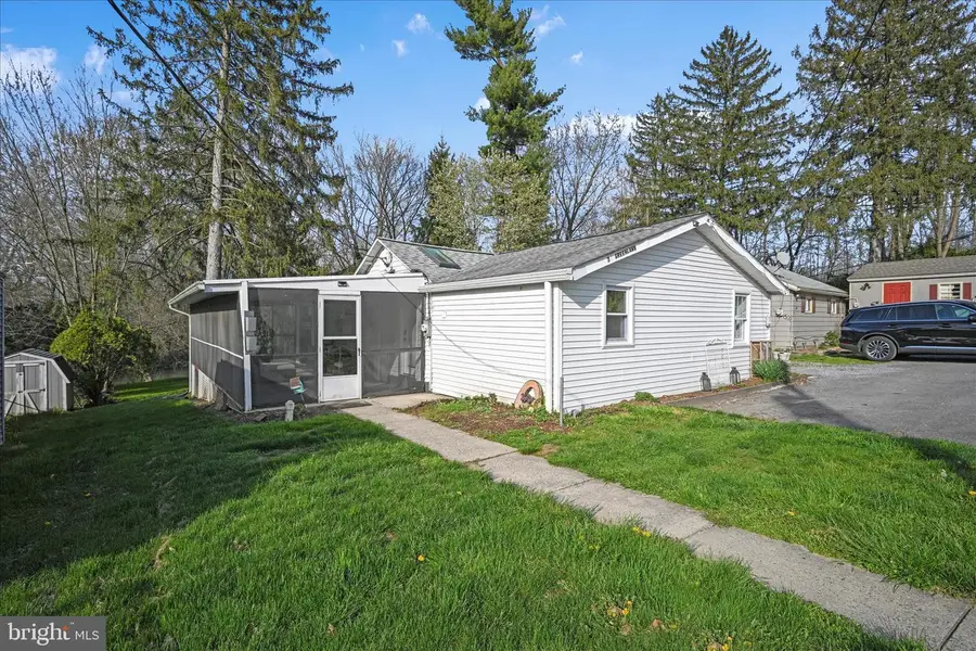 3 Greenlawn Dr, Bird In Hand, PA 17505 - #2