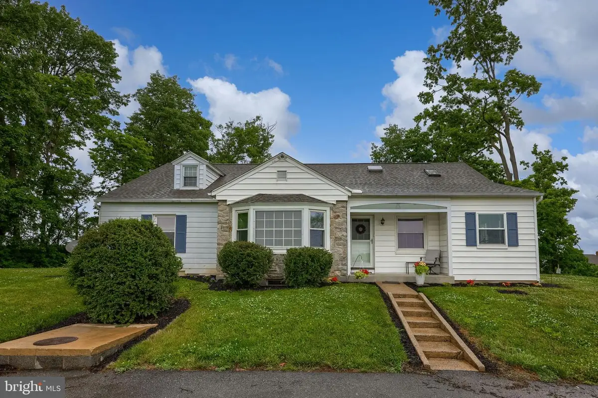 145 Weaver Rd, Lancaster, PA 17603 - #1