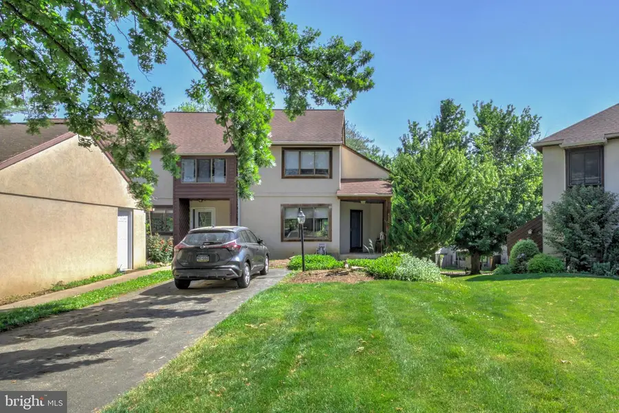 450 Stonegate Ct, Millersville, PA 17551 - #2