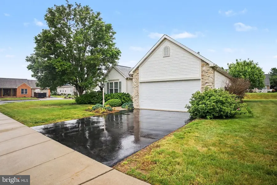 546 Bent Oak Dr, Mount Joy, PA 17552 - #3