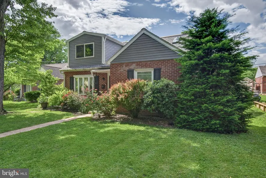 32 Penn Ave, Ephrata, PA 17522 - #3