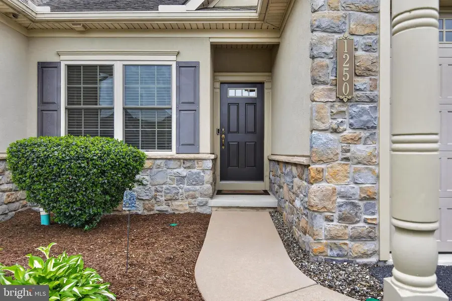 1250 Tumblestone Dr, Mount Joy, PA 17552 - #2